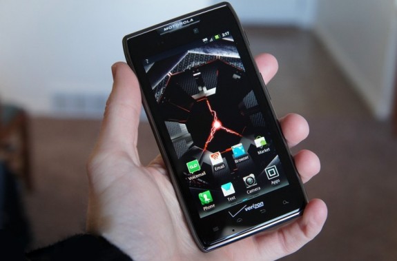 Motorola Droid Razr Maxx телефон который действительно долго не нужно заряжать