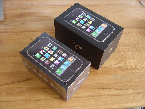 коробки iPhone 3GS и 3G