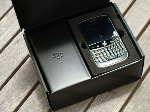 открываем коробку с BlackBerry Bold 9000